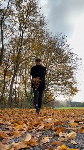 Nu är det bara sju veckor kvar av året. Blev det som du hade tänkt dig – eller har det lunkat på i samma anda som förra året? Det är så lätt att fastna i samma mönster, samma stress och samma längtan efter något mer… Men inget förändras om du inte gör det. Det är helt upp till dig. Kanske är det nu – just nu – du bestämmer dig för att göra annorlunda. Ett nytt år betyder ingenting om du fortsätter leva på samma sätt. Men det kan betyda allt om du väljer att göra den där förändringen ✨ Har du gåt