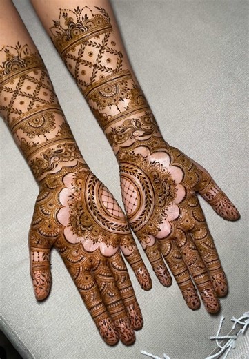 Beautiful Henna Designs for Weddings in 2025