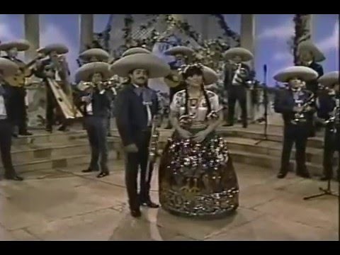 Classic Sesame Street - Linda Ronstadt sings Y Andale