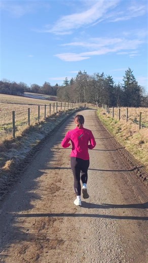 Training for a sub 90 Half. I’m really far away from that at the moment. My next goal is to get as close to my PB as possible (1:38). It’s a 2 year old PB so it’s hard! But I am putting the work in and loving the process. #womensrunning #runner #womensrunningcommunity #halfmarathontraining @HOVERAir Official