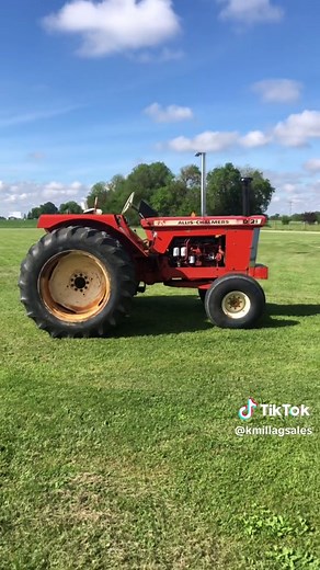 Allis chalmers D21 #allischalmers #muscletractor #heritageironmagazine #tractortok #godblessamerica #midwestfarming