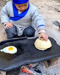 11M views · 300K reactions | Little chef makes the most delicious burgers! 襤襤 | MetDaan Discovery | Facebook