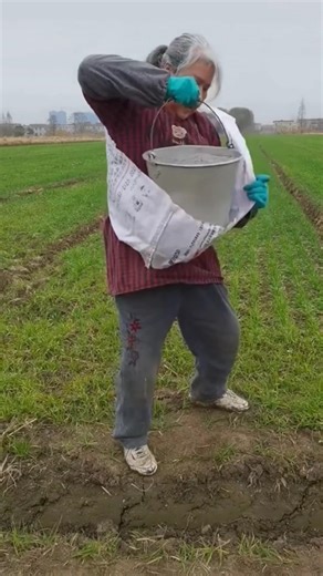 Homemade Fertilizer Tool – Easy DIY.