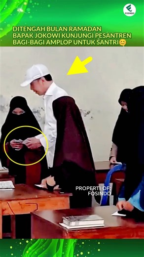 Jokowi Distributes Envelopes to Female Students 😊#care #ramadan #jokowi #female students #viralsh...