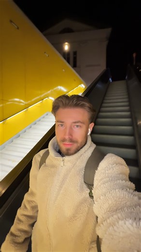 60K views · 1.7K reactions | Was ist mit Haftbefehl passiert? ⚠️ – Medizinisch erklärt! 良 . Hinweis: Dieses Video dient der medizinischen Aufklärung. Ich höre manchmal selbst Haftis Songs (vor allem im Gym haha) und wünsche ihm nur das Beste!  Message an alle: Stay clean, Finger weg von jeglichen Drogen. . #arzt #haftbefehl #krankenhaus #klinik #medizinstudium #pflege #krankenpflege #medizin #mediziner | Sternzeichen Arzt | Facebook