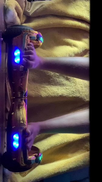 Hello welcome to hoverboard dancing! Idk why I curl my toes like that I just do so don't make fun of me or do idrc #hoverboard #dance #fypdontwork