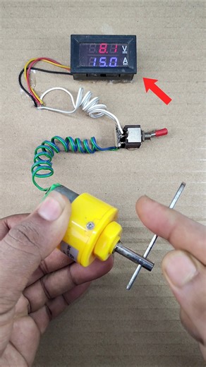 "DIY Hand Crank Generator Using DC Motor – Real-Time Voltage & Current Display!"