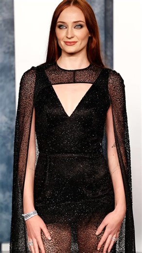 4 celebrities you didn’t know were smokers #actors #celebrities #celebrity #hollywood #usa | Right now | Facebook