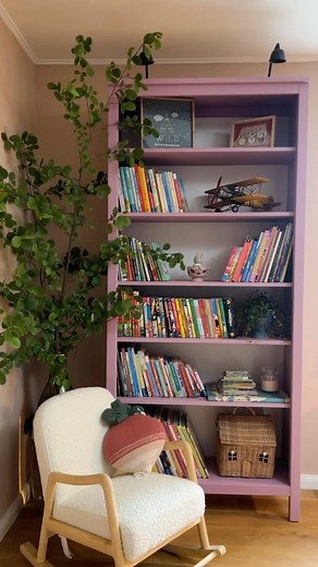 Her 86m2 on Instagram: "Finally revealing Alexia’s room 🌼🌼 New Vlog is coming tomorrow ☺️☺️ #her86m2 #slowliving #slowlivingforlife #bookshelves #bookshelfdecor #booklife #bookobsession #shelves #homedecor #homedecorideas #homedecorlovers #roomdecoration #roomdesign"