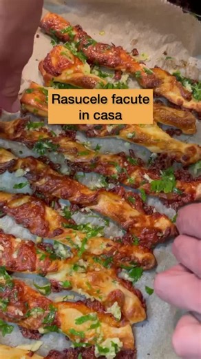 Rasucele Facute in Casa: Crocante si Delicioase