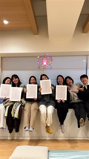 눈풀꽃 | 마음챙김명상교육센터 on Instagram: "온전한 경험에는 기념품이 필요하지 않네요. 지난 한 달간의 여정이 제 마음에 깊이 흐르고 있는 것을 느껴요. 끝은 새로운 시작이잖아요. 이제 나를 배우고 알아가는 여정을 함께, 다시 시작해봐요🤍 각자의 고통을 기쁨으로, 충분함으로 승화하고 자신의 동기를 찾아가는 모습을 보는 건 제 가슴 속 소중한 동기에 불을 지피는, 행복한 일이었어요🪵 [나를듣기] 마음챙김명상지도자과정 Module 1. 2026.1.2~2.11 #눈풀꽃 #나를듣기 #마음챙김명상지도자과정"