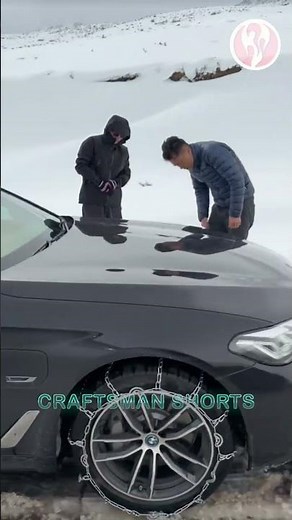 Anti-skid chains | Many vehicles are installing anti-skid chains when encountering heavy snow