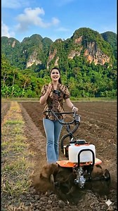 Mesin traktor mini memudahkan petani mengolah lahan | Petani modern