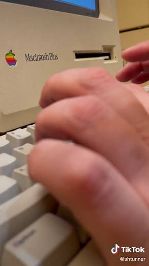 Ashton’s Retro Computer Room on TikTok