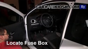 Interior Fuse Box Location: 2011 Renault Clio dCi 1.5L 4 Cyl. Turbo Diesel