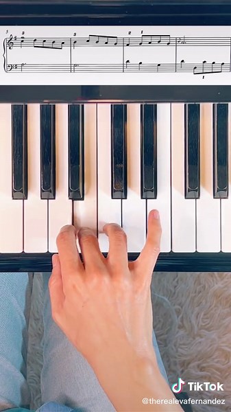 Minuet in G Major - Bach Piano Tutorial