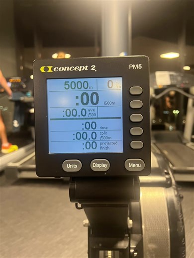 Jeg tok 5000 roing og det er fem mil vi klarte var jævlig slitsomt neste gang så er det 10.000💪🏻💪🏻💪🏻👊🏻👊🏻🫡