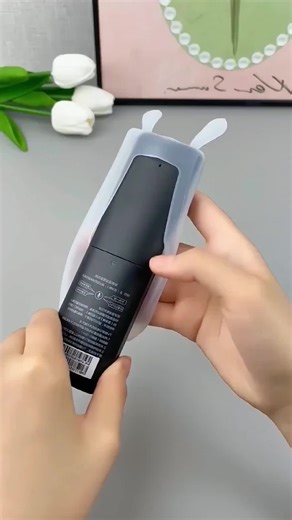 รีโมทคอนโทรลง่ายต่อการซ่อนคราบ ลองใช้กรณีป้องกันด้วยรีโมทคอนโทรลนี้ ซิลิโคนยืดหยุ่นกันน้ำและทนต่อสิ่งสกปรก ขนาดรีโมทคอนโทรลสามารถใช้