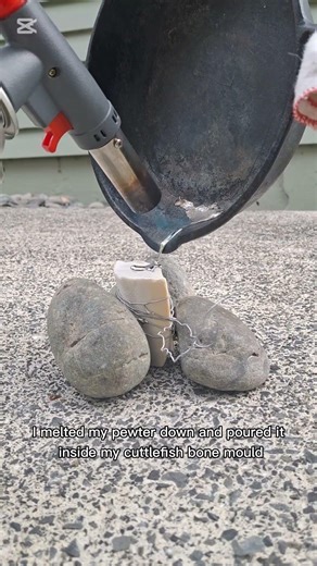 Cuttlefish bone casting 🐟