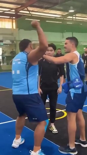 When you get absolutely stitched up, and the prankster becomes the prankee 😂😂😭😭 @Vinny Kasio #physiolife #boomboomboomboom #netball #nationals #workit #isyourshoulderok #fyp #foryou #foryoupage