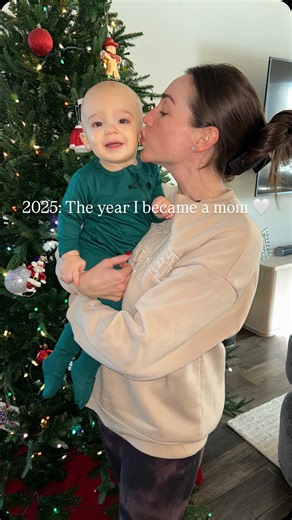 Meredith McCarthy | 2025: The year I became a mom 🤍 #pumpingmama #exclusivelypumping #nicubaby #postpartum #2025recap | Instagram