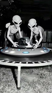 😱UFO!Alien Arrives and Kidnaps Puppy&Cat from the Trampoline🐶🐱#alien #kidnapping #dog #cat #yard