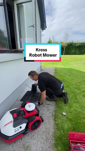 The Kress KR174E can mow 5000 m² in 48 hours. Not too bad for a little lawnmower! 🚀🌱 #KressKR174E #LawnMower #EfficientMowing #GardenCare #SmartGardening @Gerry Croffey Garden Machinery #CapCut
