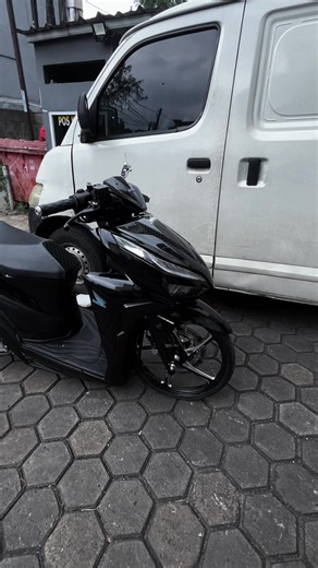 who’s iiammm!? (@whos.iilhamm)’s videos with suara asli - Raka Remixer