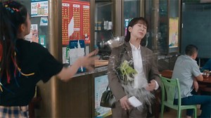 2.5M views · 10K reactions | Yang Zi was surrounded by bad girls, she fought back in the same way 杨紫被不良少女围堵，她以同样的方式回击 | 追番热血少年 | Facebook