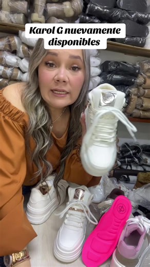 Tennis Clásicos y Nuevas Colecciones de Karol G