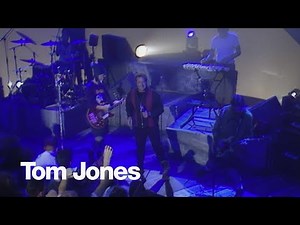 Tom Jones & EMF - Unbelievable (Tom Jones: The Right Time Episode 1, 1992)