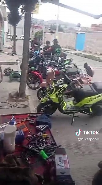 Taller De Motos Chimalhuacán #chimalhuacan #nezahualcoyotl #bikerpool #dominar250 #scotter