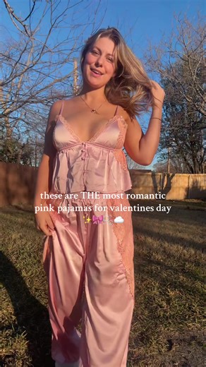 I’m in love with this silky satin pajama set! It’s so perfectly pink 🎀 #lacepajamas #valentinesday #silk #pajamaset #pinkaesthetic
