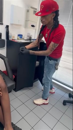 Jason P. 🆂🅰🅽🆃🅰🅽🅰 on Instagram: "Hey 👋 hope all is well with all my folks and with their piercings. I will be reopening Perfecto Bliss 11/10/25 and will continue to perform and be available for your piercing needs. Negotiations and proposals are being met and will resume as part of the Mondawmin family. See you all soon! 🫡 #baltimorepiercer #baltimoretiktok #professionalpiercing #community #professionalpiercer #professionalpiercings #bodypiercing #bodypiercings #bodypiercer #surfacepierc