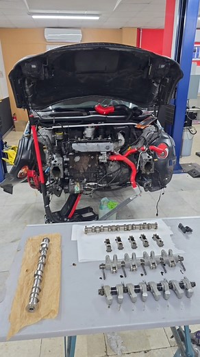 El Mini está pasando por quirófano en ECUSport 💪 Le están montando todas las piezas nuevas para sacar su máximo potencial. Nos llaman para recogerlo… y ya tenemos ganas de probarlo 😍 ⚡️ ¿Cuántos CV crees que entrega ahora? #mini #minicoopers #r53 #r50 #moddedmini #mionic | MionicRacing