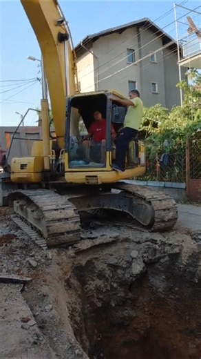 How new excavator operators train #komatsu #sumitomo #shantui