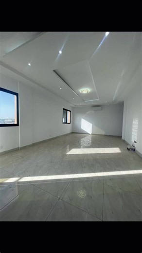 T4 neuf et entierement moderne disponible à Bingerville avec : un ascenseur un groupe électrogène pour tout le batiment un réservoir d’eau pour le batiment 3 chambres autonomes un grand salon un balcon Une grande cuisine une buanderie Une salle d'eau visiteurs un parking interne Loyer: Contactez-nous au 2250768255141 pour une visite. #creatorsearchinsights #pourtoi #T4 #immobilier #bingerville