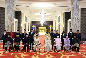 Five ministers, five deputy ministers take oath of office