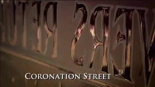 Liz McDonald gets the fright of her life from the sign language man in Coronation Street! | ITV