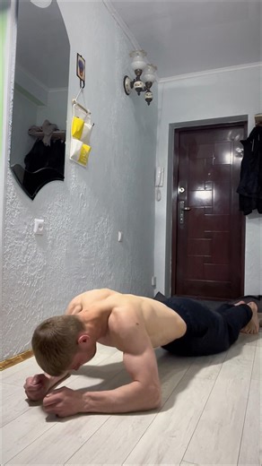 Explosive push-ups 🦍 #motivation #calisthenics #workout