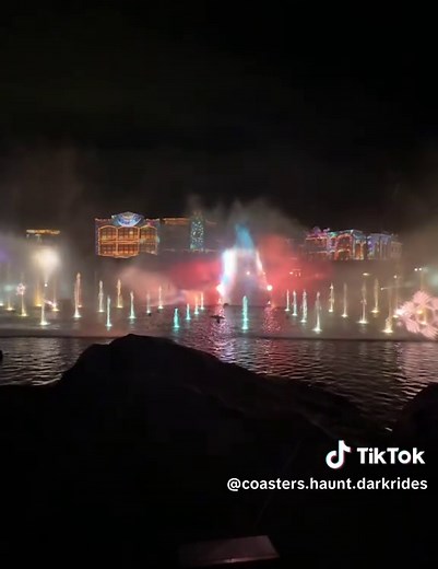 Experience the incredible Stranger Things: Return to Hawkins lagoon show at Halloween Horror Nights! 🔥🌊✨ Here’s a recording of the show featuring epic moments from Hawkins and the world of Stranger Things! 🎃👾 #HalloweenHorrorNights #HHN #StrangerThings #UniversalOrlando #CoastersHauntsDarkRides