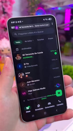 Upgrade your chat look with Color SMS themes