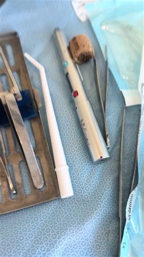 今天做的一个非常小的Diode Laser手术——Mucocele，你们知道是什么吗？ 😜#认真工作的样子