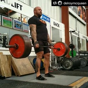 Strength Shop Athlete Delroy Mcqueen with a huge beltless 320kg (705lbs) x 6 on RDL’s! Crazy strength! | Strength Shop UK