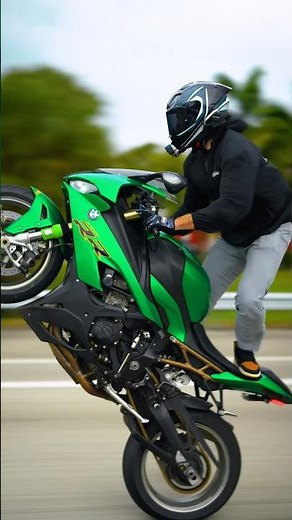 Pure BMW S1000rr Wheelie