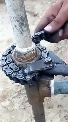 Clever disassembly process of water pipe straight joints using chain wrench
