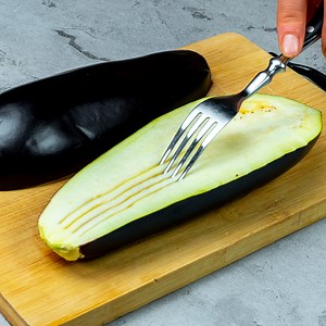 9.2K views · 115 reactions | How to cook the eggplant using the fork! A fantastic meal! Ingredients: eggplant - 2 pieces ham - 150 g (5.3 oz) pressed cheese - 150 g (5.3 oz) tomatoes - 3 pieces parsley - 20 g (0.7 oz) bread crumbs - 20 g (0.7 oz) garlic - 3 cloves olive oil - 20 ml (0.7 fl oz) salt - 3 g (0.11 oz) black pepper - 3 g (0.11 oz) parmesan - 30 g (1 oz) Tray size 30 X 42 cm (12 x 16.6 in) IN THE OVEN 180 °C (356 °F)/30 minutes | Cookrate | Facebook