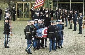 Dan último adiós al ex presidente Gerald Ford en Michigan