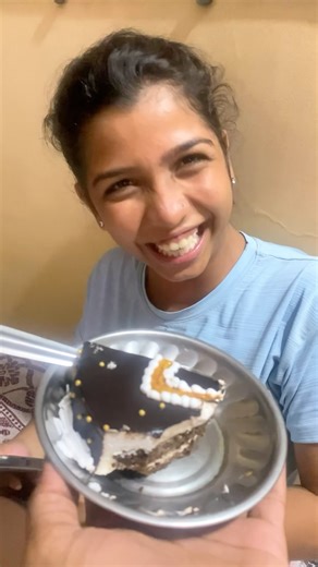 kolte family on Instagram: "Cake: 1🍰 — Me & my diet: 0 😮‍💨🤭Diet Control 😮‍💨 Editor - @dhiru.d.19 . . . . . . . . . . @just_manu_7590 #instagram #viral #popular #reels #diet #kolte #koltefamily #manukolte #reels #viralreels #paddykolte #kolte"