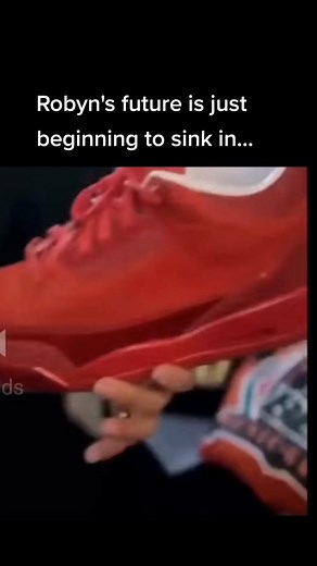 #sisterwives #lol #😂 #sobbin the future is looking bleak for poor Ole Sobbin Robyn & testeroston Tody now that 3 of 4 wives have left 👀 video credit- Realiteasquad on YT opening of video titled